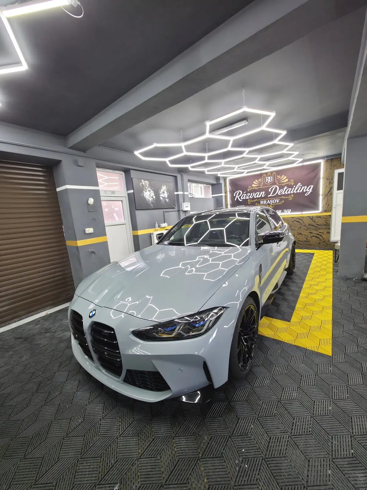 Detaliu far BMW după polish și protecție, în atelierul din Brașov