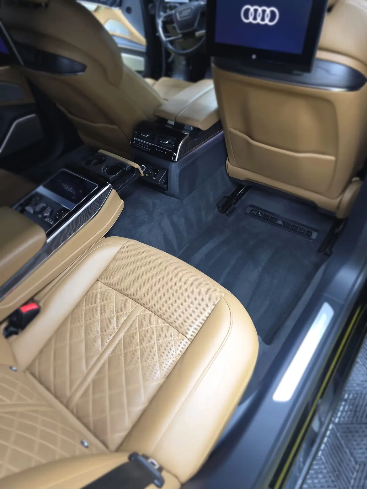 Scaune din piele Audi A8 curățate și hidratate